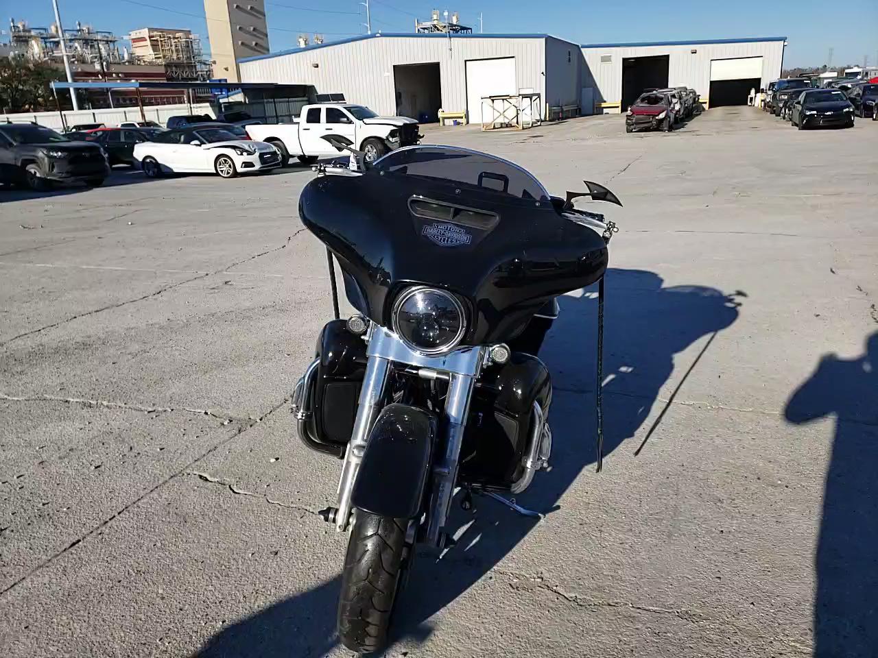 2019 HARLEY-DAVIDSON FLHX 1HD1KBC15KB603515