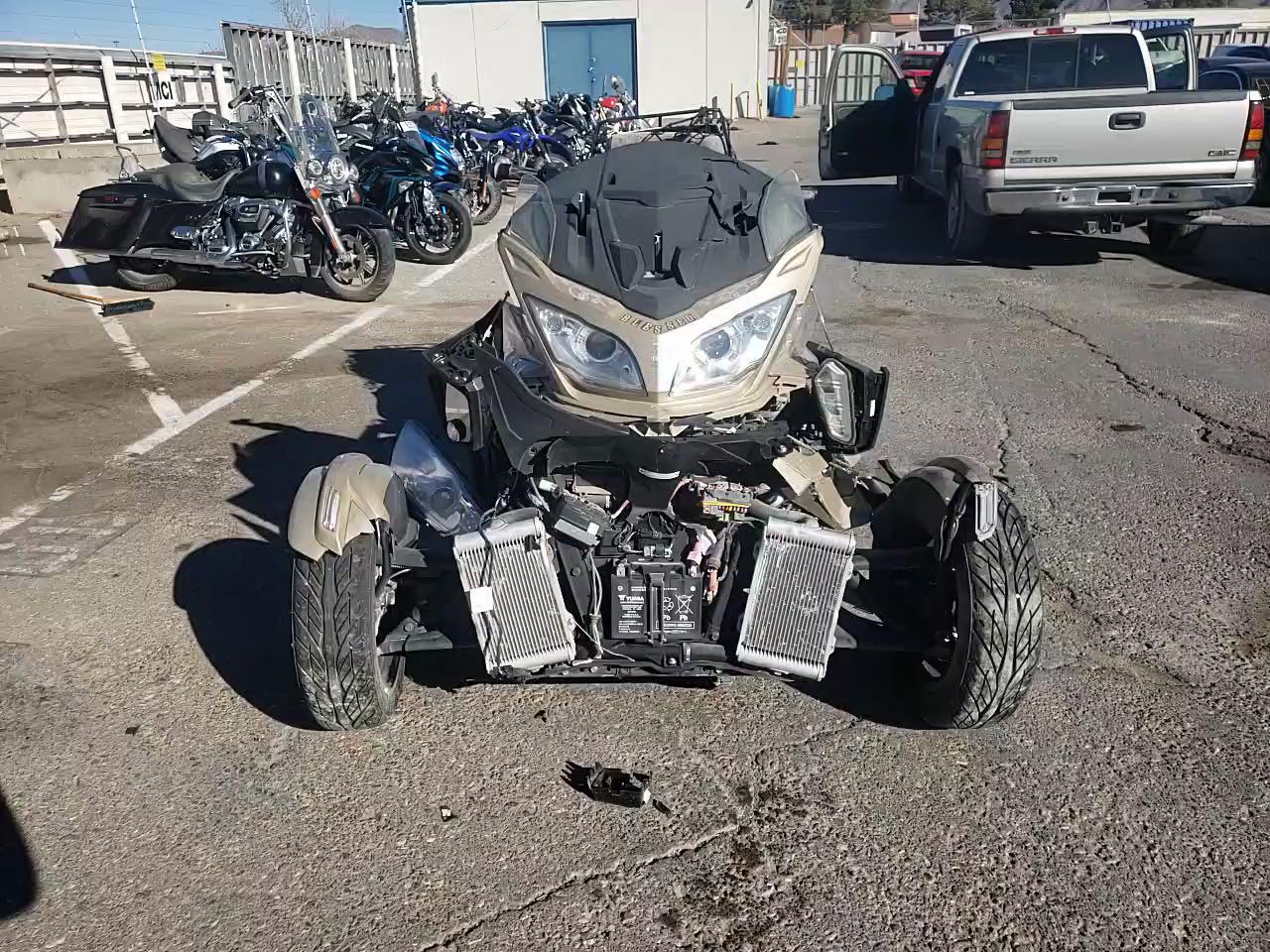2018 CAN-AM SPYDER ROA 2BXNBDD27JV003169