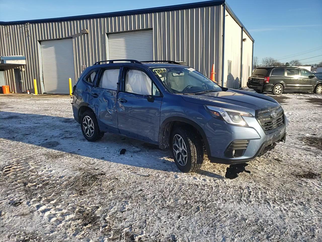 2022 SUBARU FORESTER JF2SKADC2NH415473