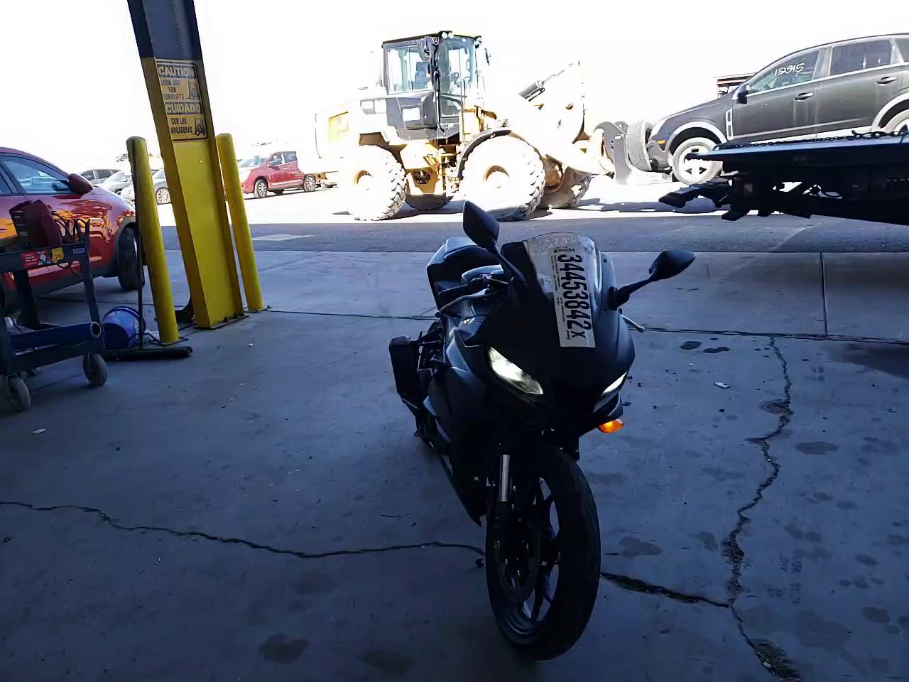 2021 YAMAHA YZFR3 A MH3RH18Y4MK006475