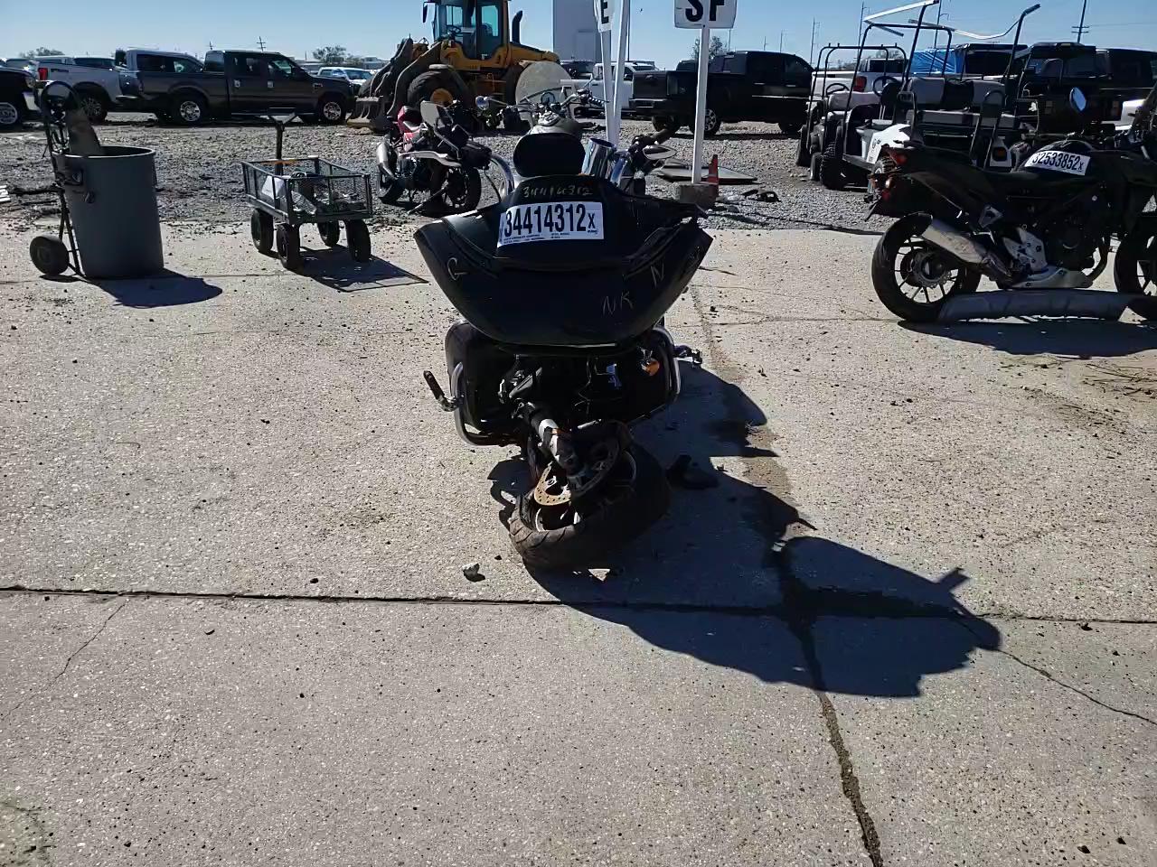 2017 HARLEY-DAVIDSON FLTRU 1HD1KGD16HB655370