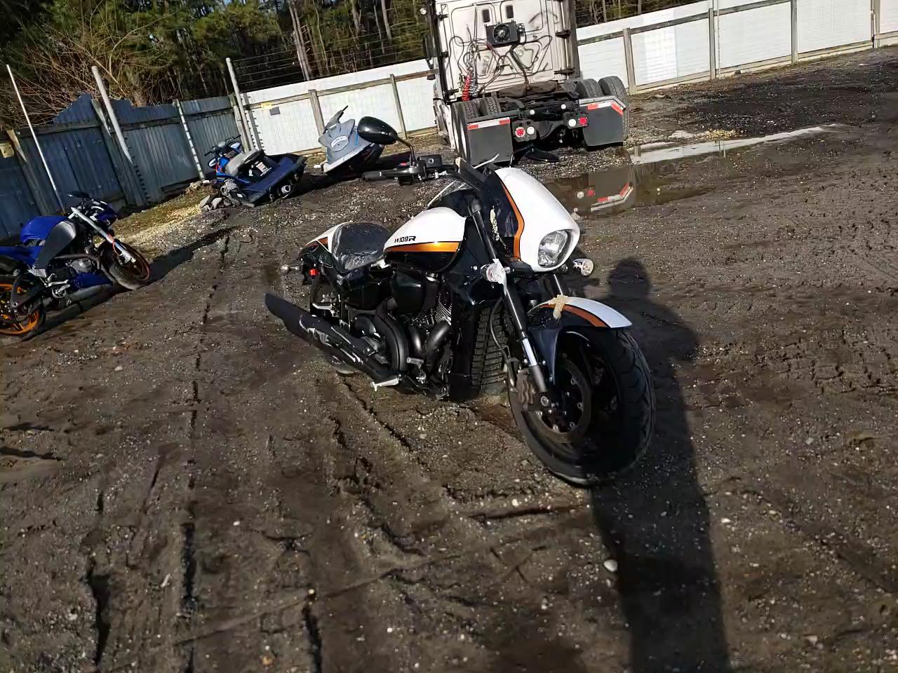 2020 SUZUKI VZR1800 JS1VY53A3L7100048