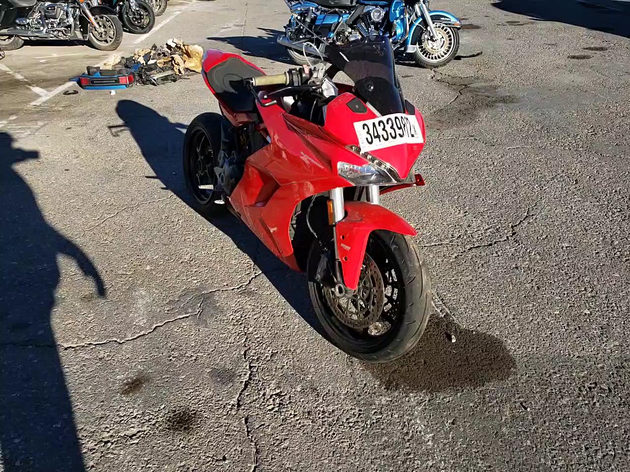 2018 DUCATI SUPERSPORT ZDMVABDS9JB003452