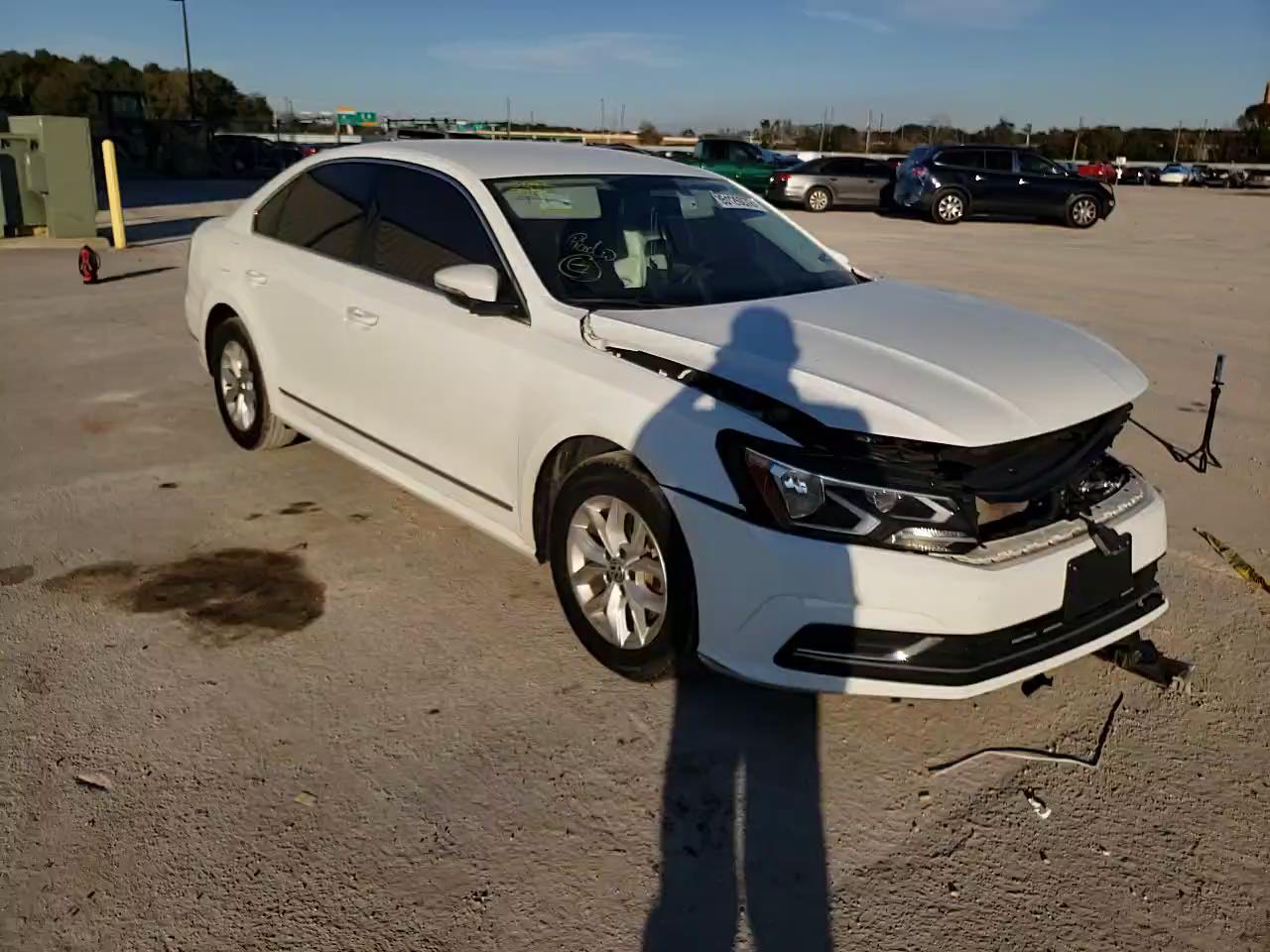 2017 VOLKSWAGEN PASSAT S - 1VWAT7A34HC018621