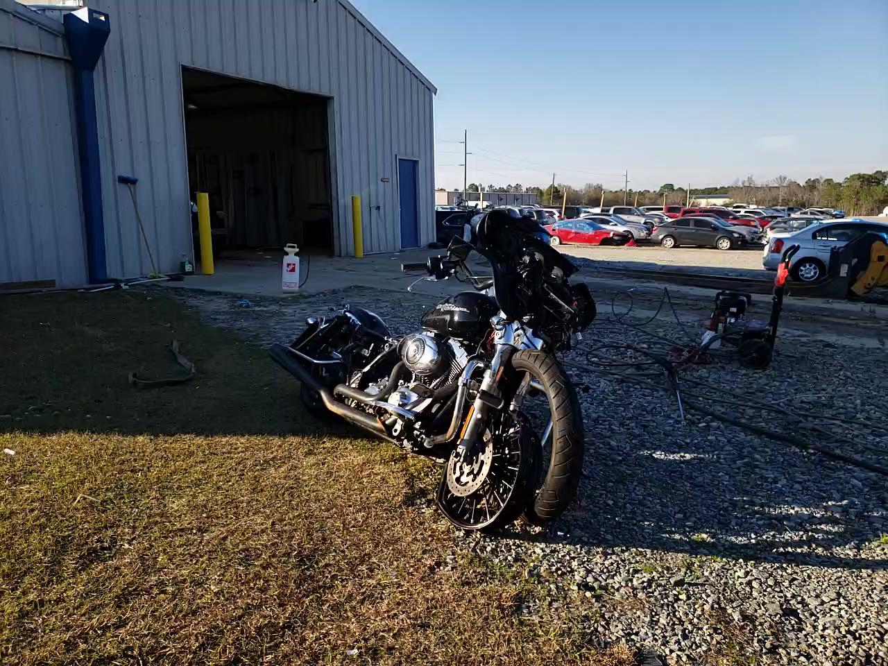 2010 HARLEY-DAVIDSON FLHX 1HD1KB41XAB659866