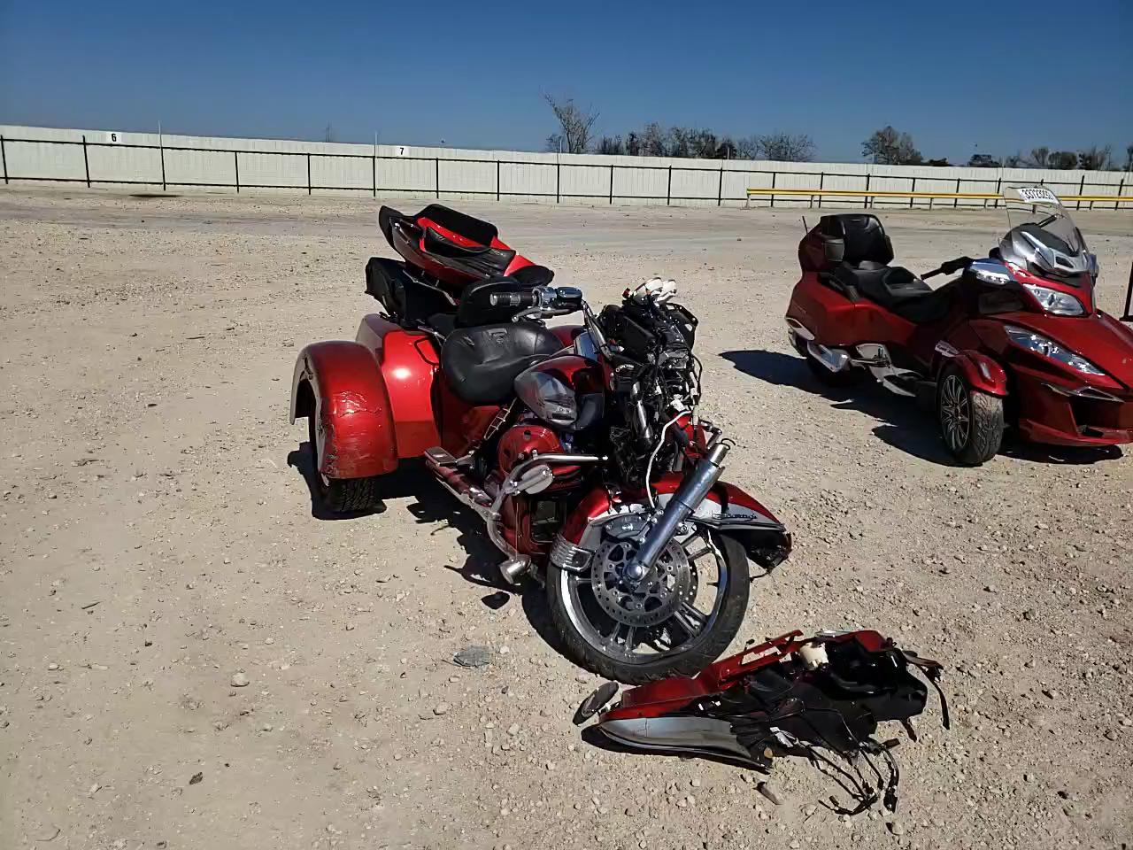 2019 HARLEY-DAVIDSON FLHTCUTG 1HD1MAF13KB852153