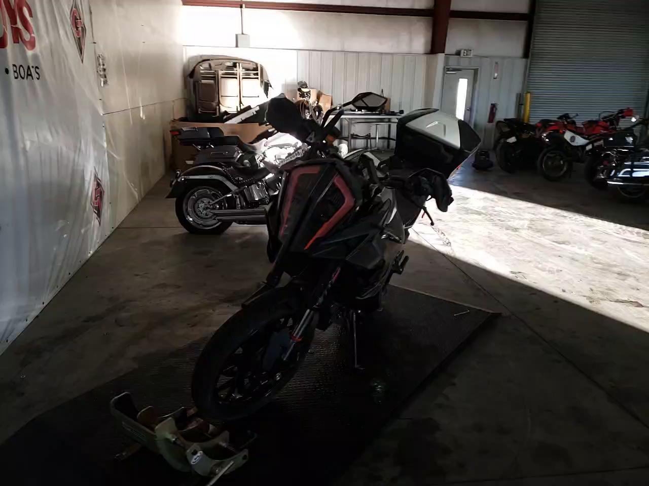 2019 KTM 1290 SUPER VBKV7940XKM915772