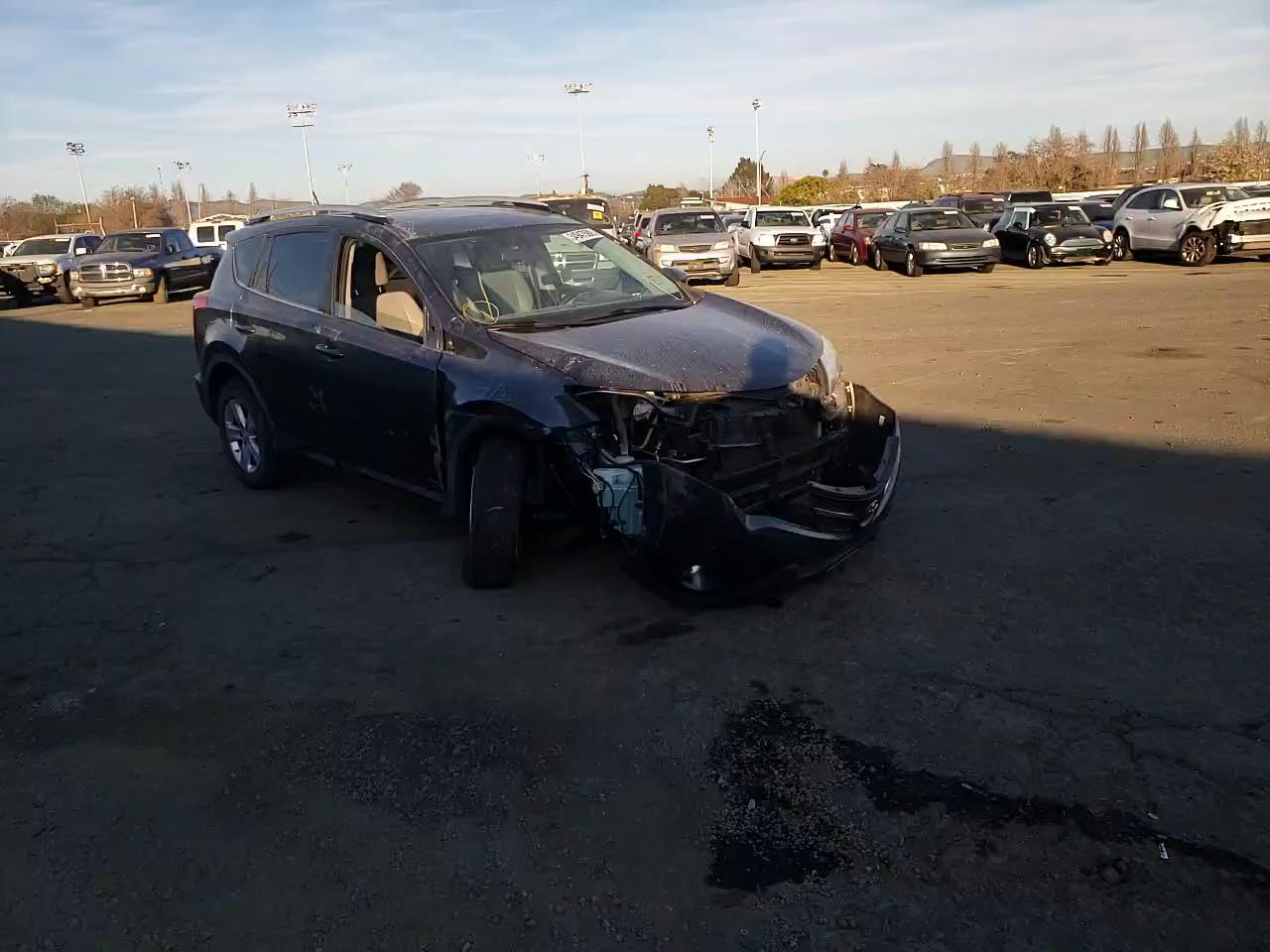 2014 TOYOTA RAV4 XLE - JTMRFREV3ED055766