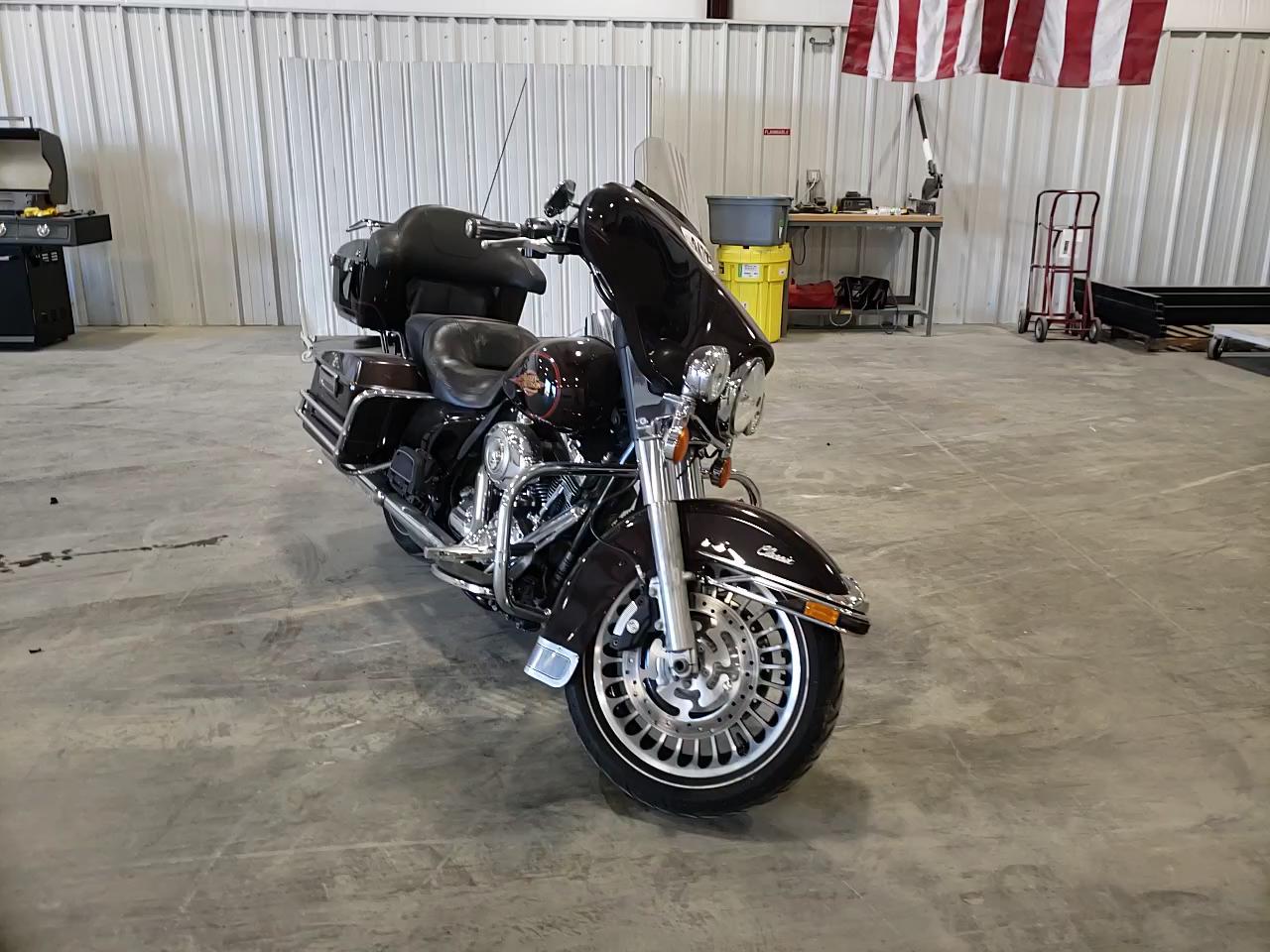 2011 HARLEY-DAVIDSON FLHTC 1HD1FF417BB638017