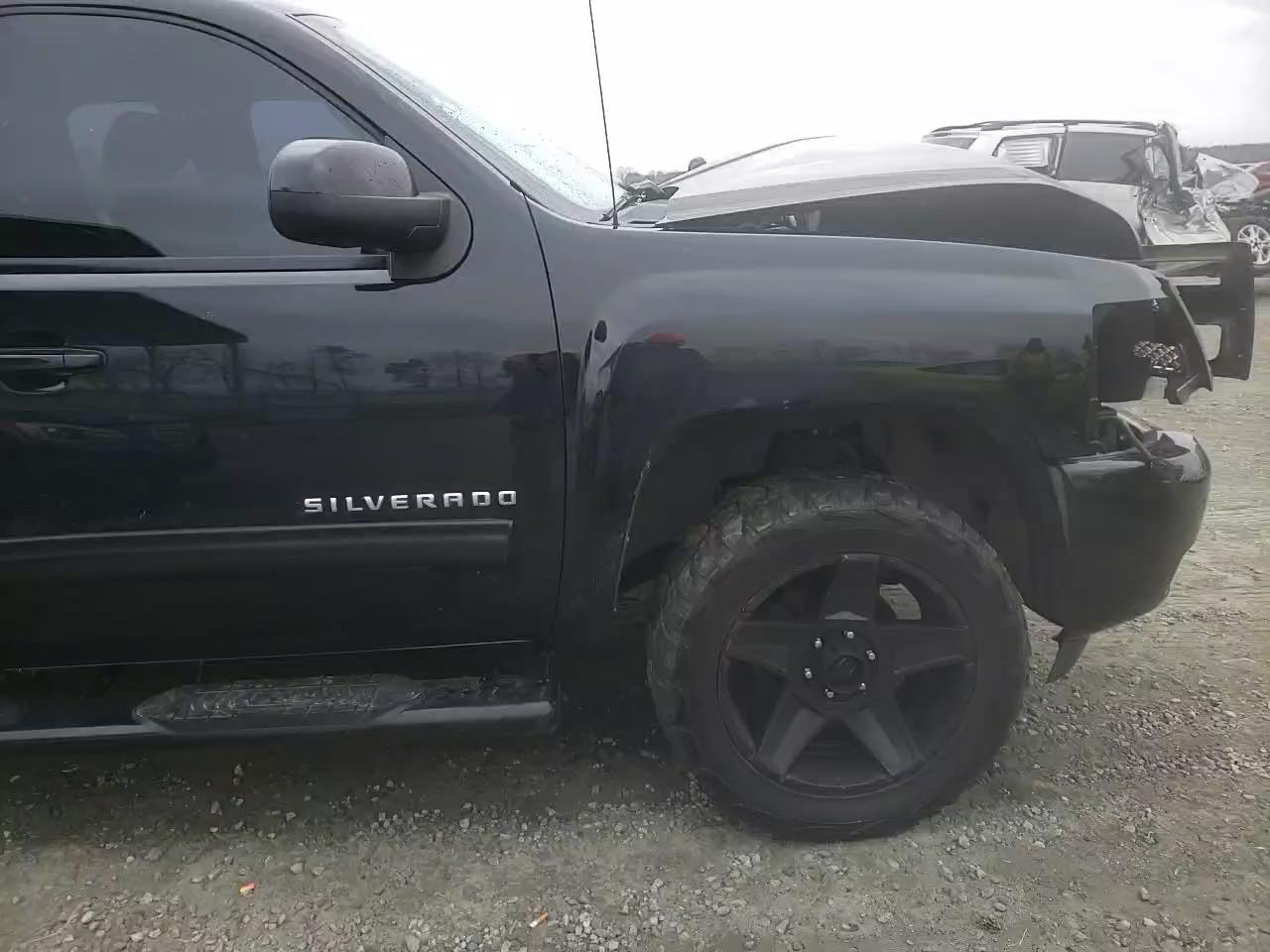 2011 CHEVROLET SILVERADO - 1GCRCSE06BZ286020