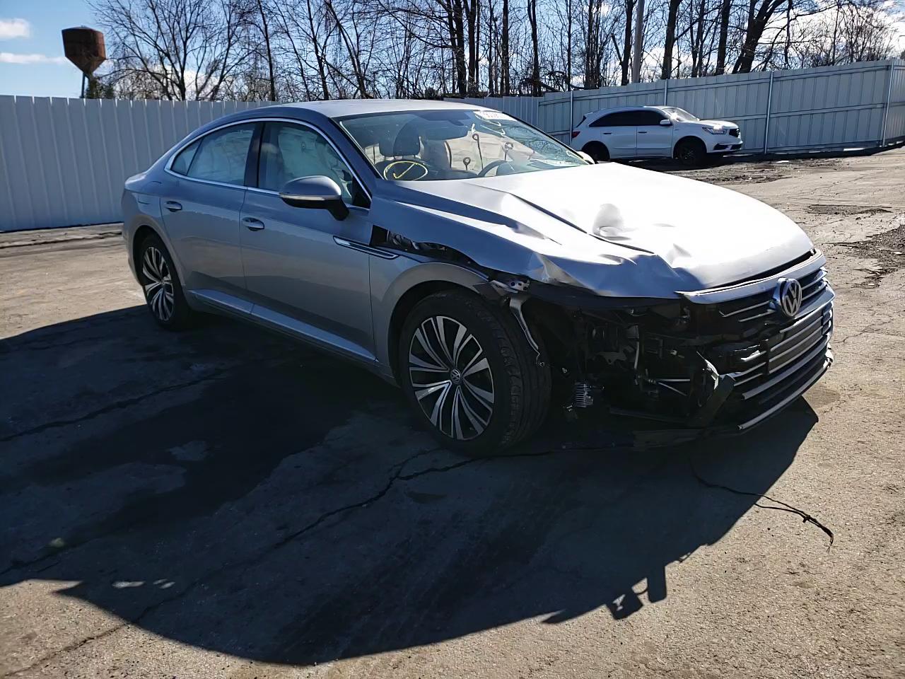 2019 VOLKSWAGEN ARTEON SE WVWBR7AN1KE009040