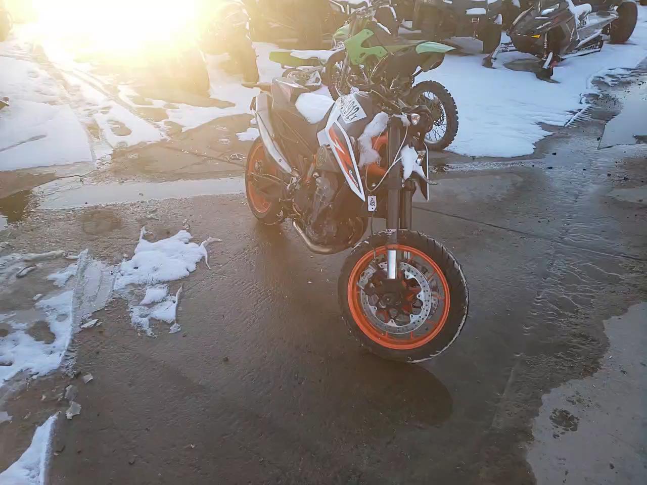 2021 KTM 890 DUKE R VBKTU9400MM806059