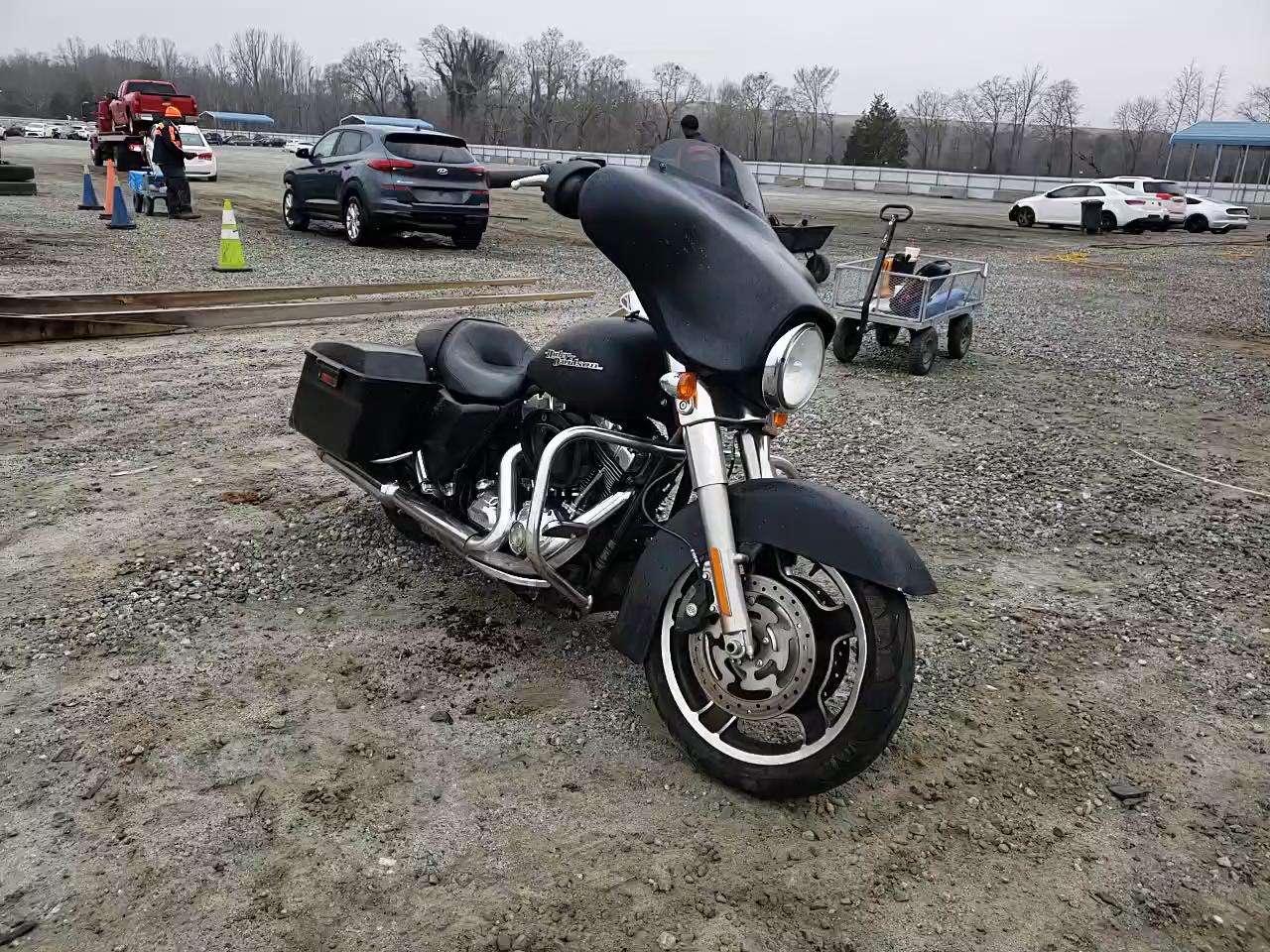2011 HARLEY-DAVIDSON FLHX 1HD1KB414BB673215