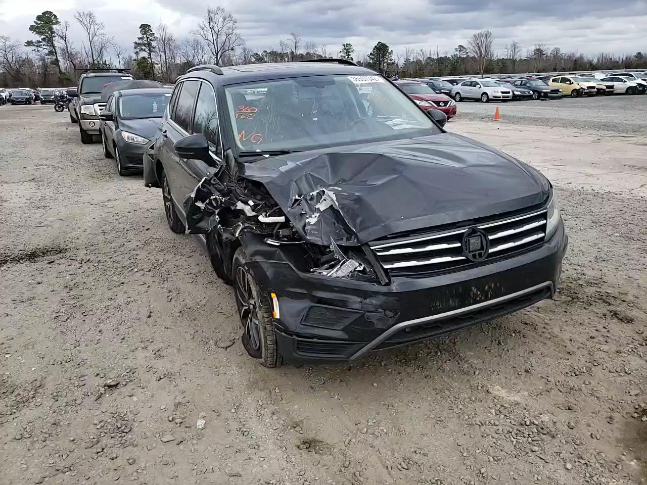 2020 VOLKSWAGEN TIGUAN SE 3VV3B7AX0LM081001