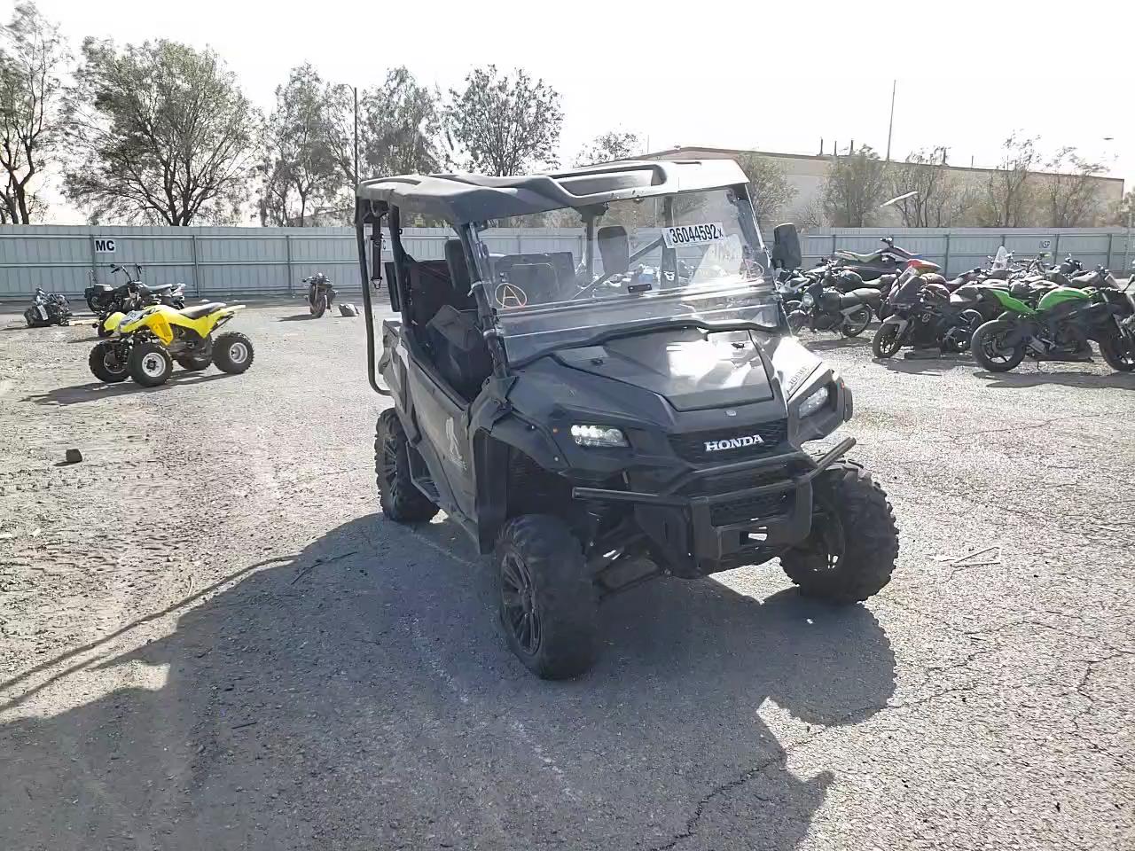 2016 HONDA SXS1000 M5 1HFVE04P1G4001312