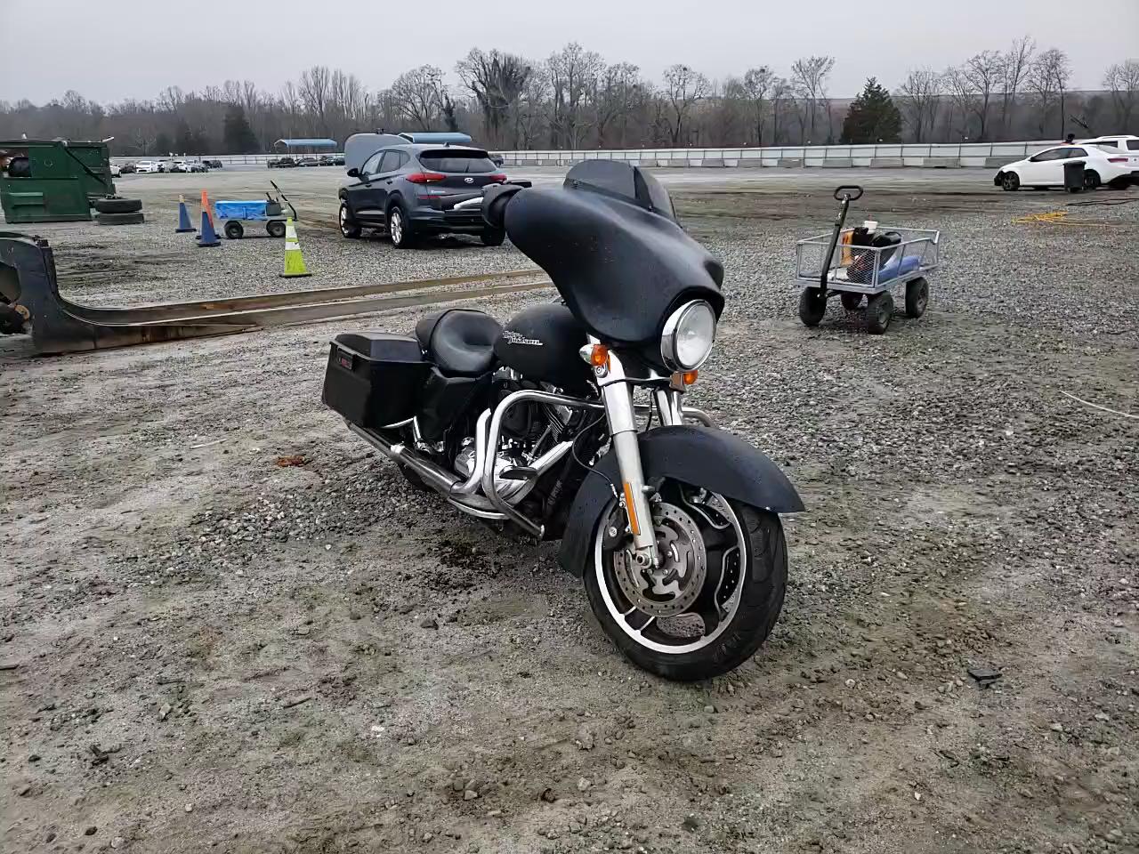 2011 HARLEY-DAVIDSON FLHX 1HD1KB414BB673215