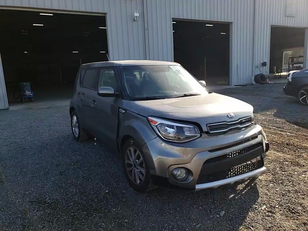 2018 KIA SOUL + KNDJP3A53J7576251