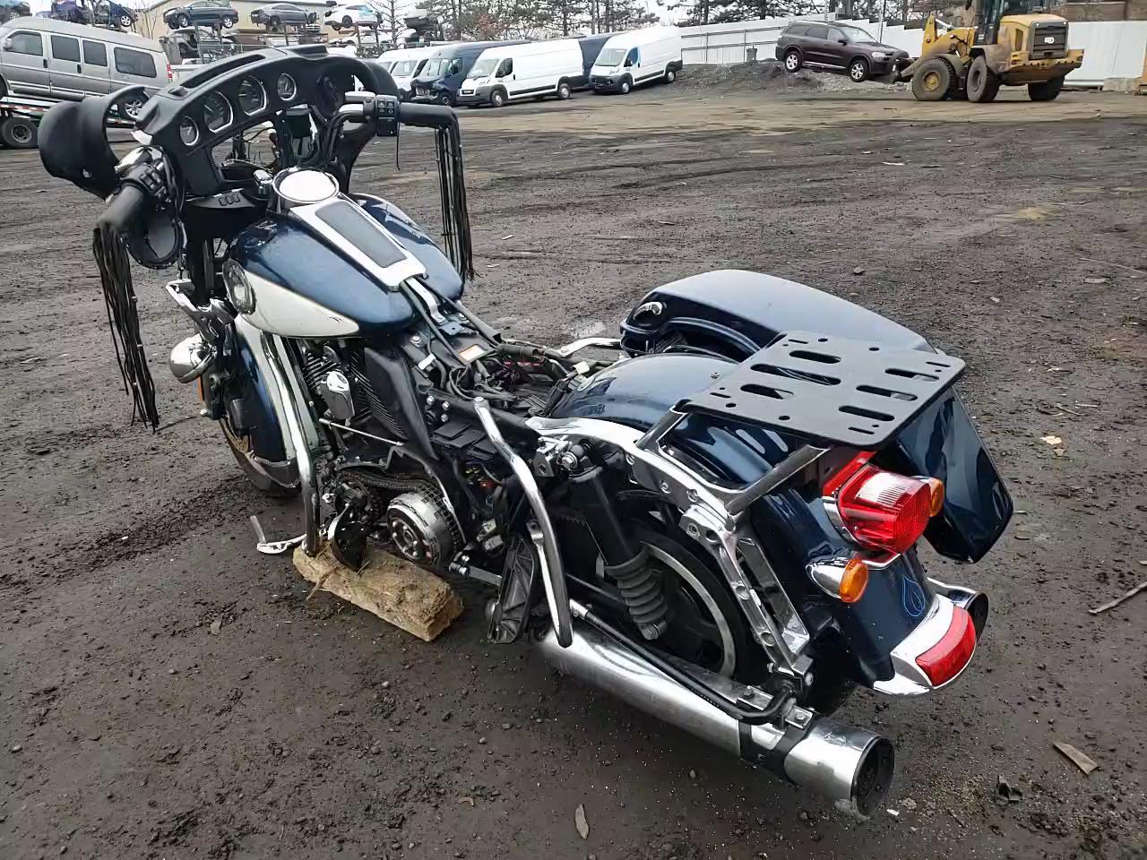 2015 HARLEY-DAVIDSON FLHTP POLI 1HD1FMM15FB660382