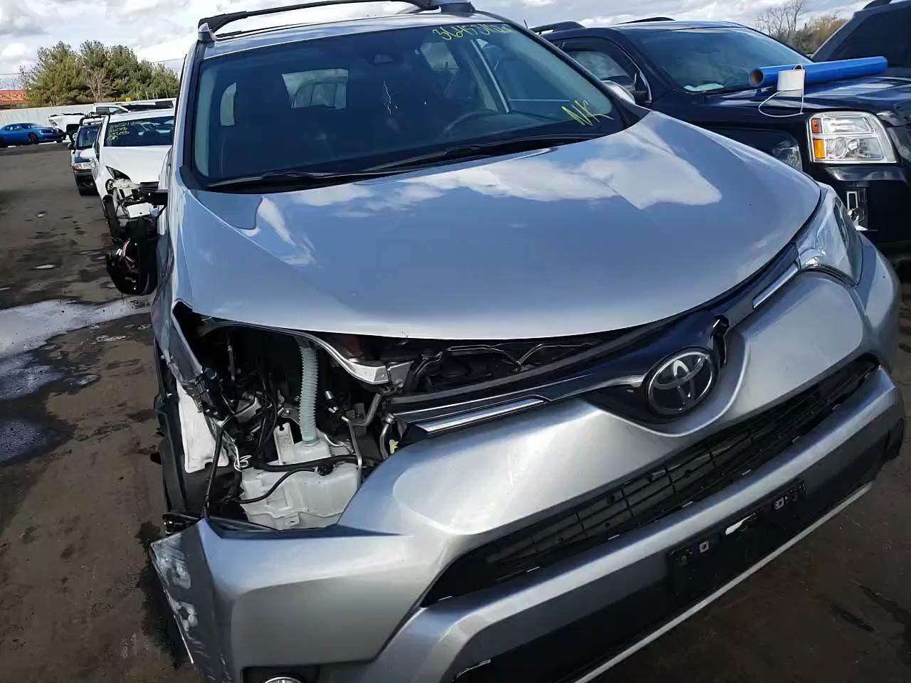 2018 TOYOTA RAV4 ADVEN 2T3RFREV7JW839641