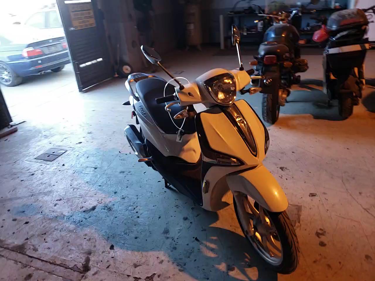 2018 VESPA SCOOTER ZAPM898G3J7000193