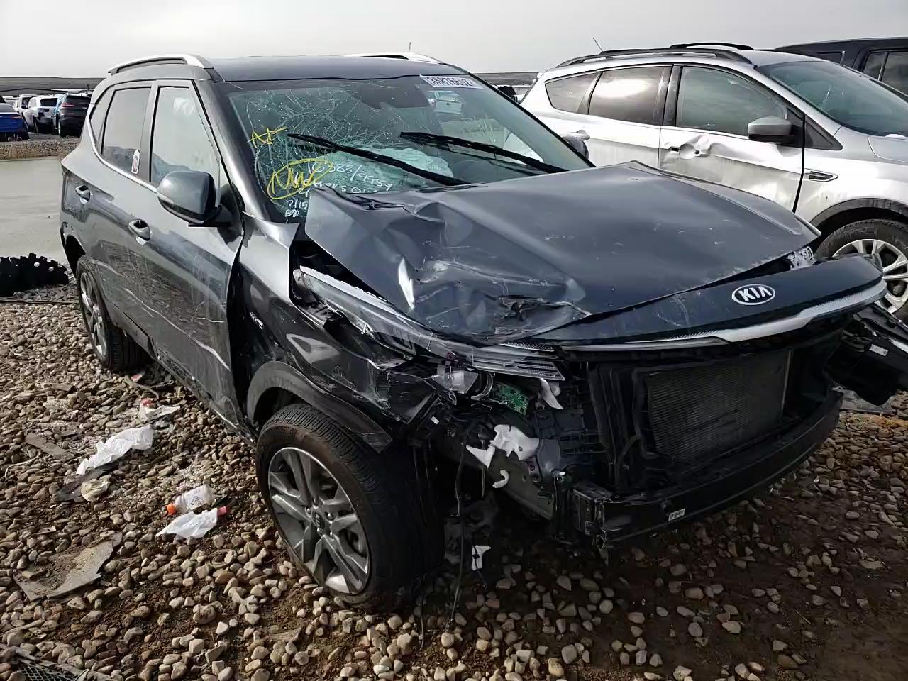 2021 KIA SELTOS S KNDEUCAA0M7175817