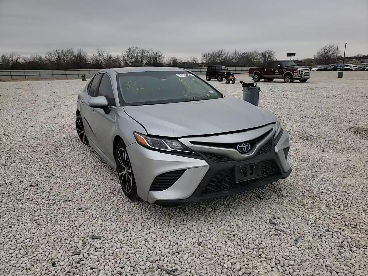 2018 TOYOTA CAMRY L AU 4T1B11HK2JU571898