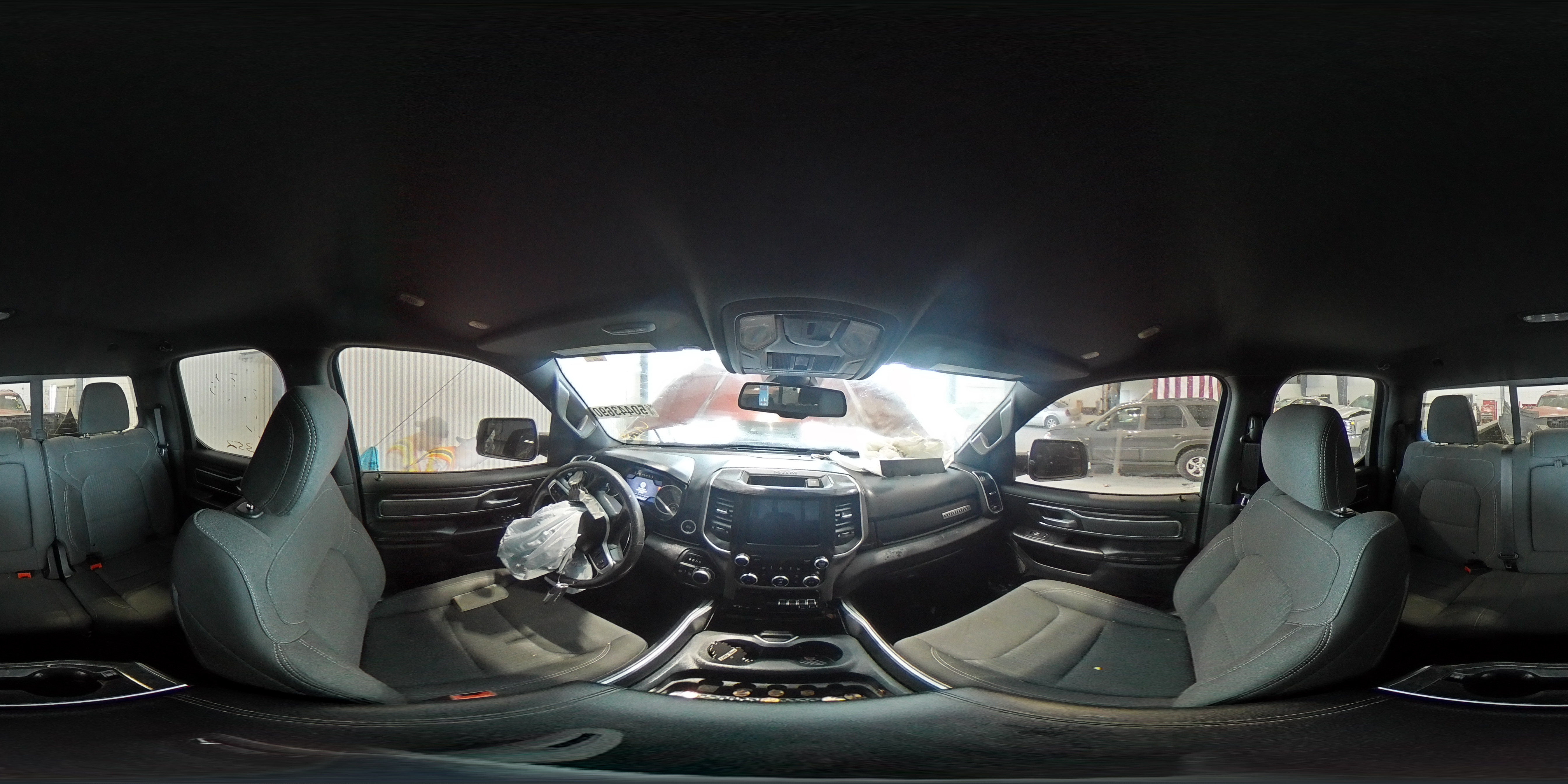 2019 RAM 1500 BIG H 1C6SRFBT0KN680858