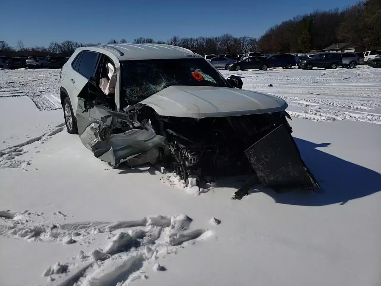 2021 VOLKSWAGEN ATLAS CROS 1V2GC2CA8MC221306