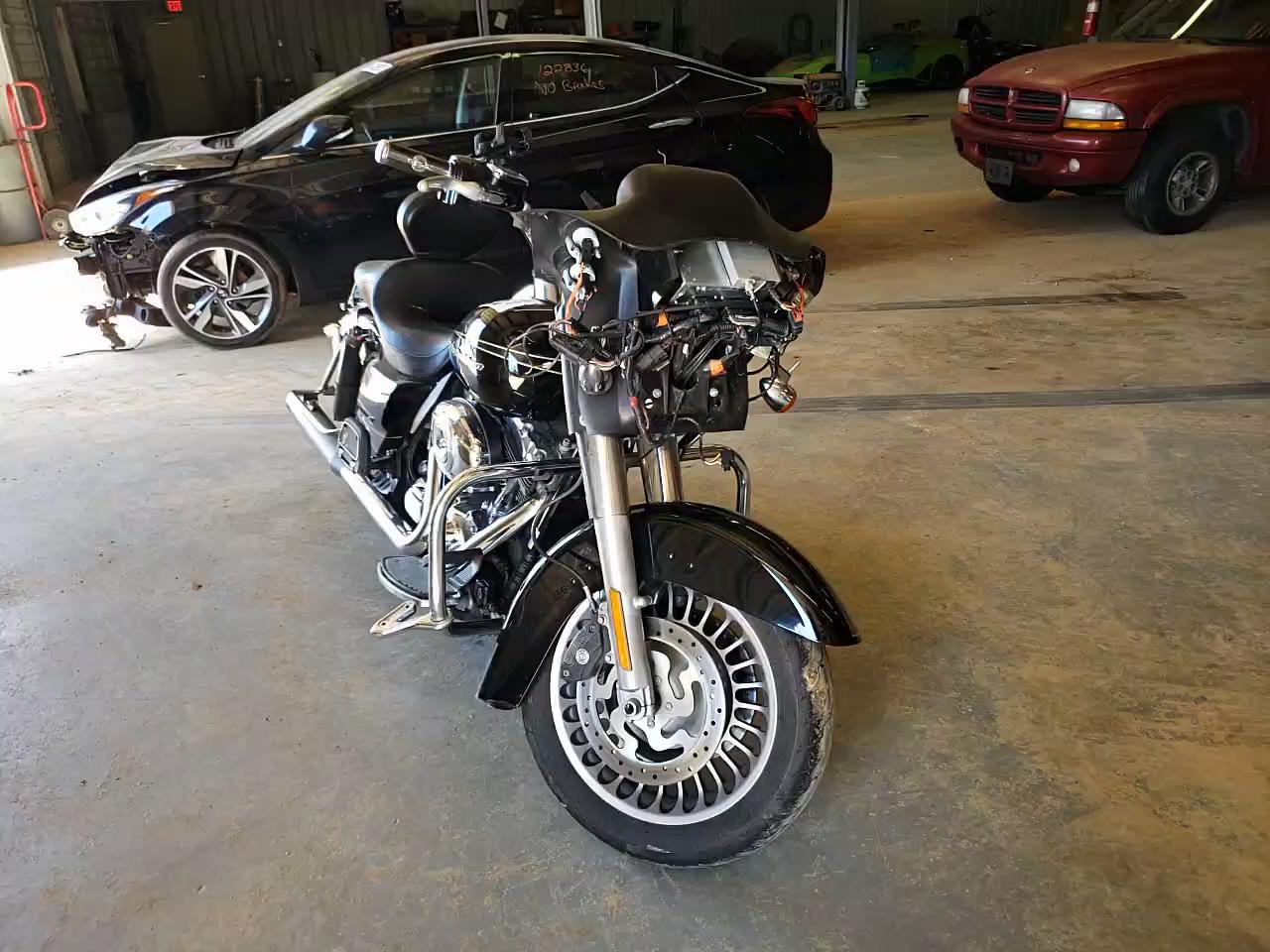 2011 HARLEY-DAVIDSON FLTRU 1HD1KGM17BB657703