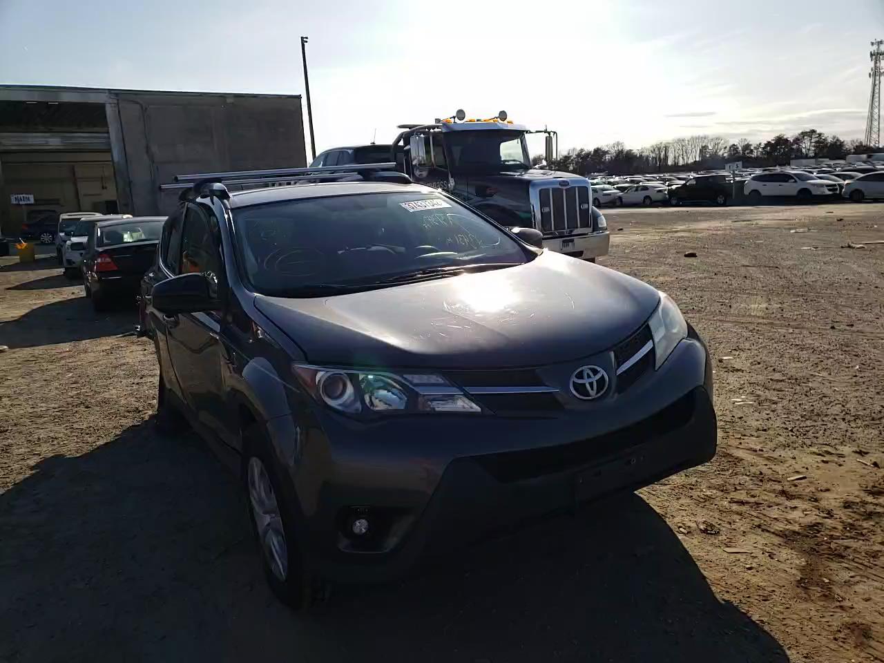 2015 TOYOTA RAV4 LE JTMZFREV1FD053645