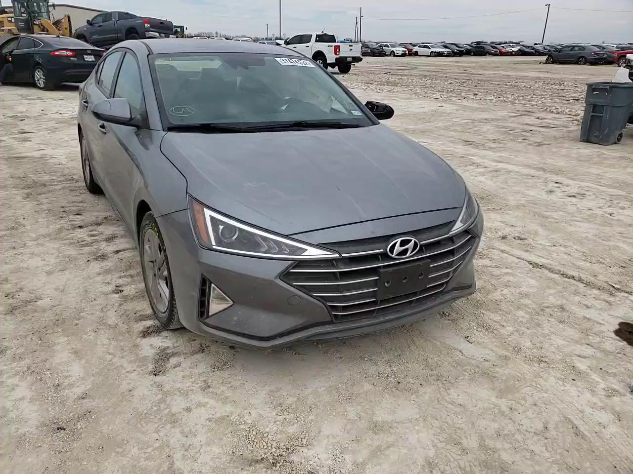 2019 HYUNDAI ELANTRA SE KMHD84LF8KU878395