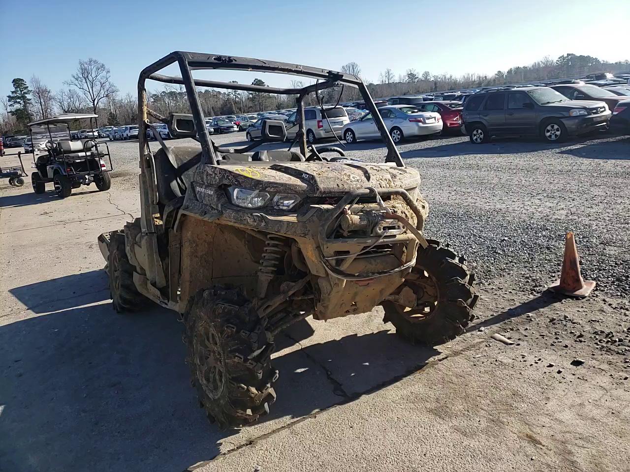2022 CAN-AM DEFENDER 3JBUWAX46NK000232