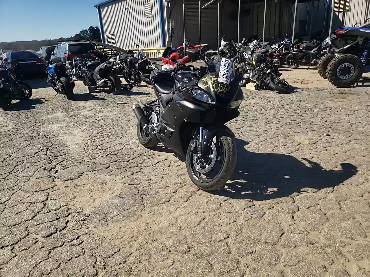 2021 YAMAHA YZFR3 A MH3RH18Y4MK006363