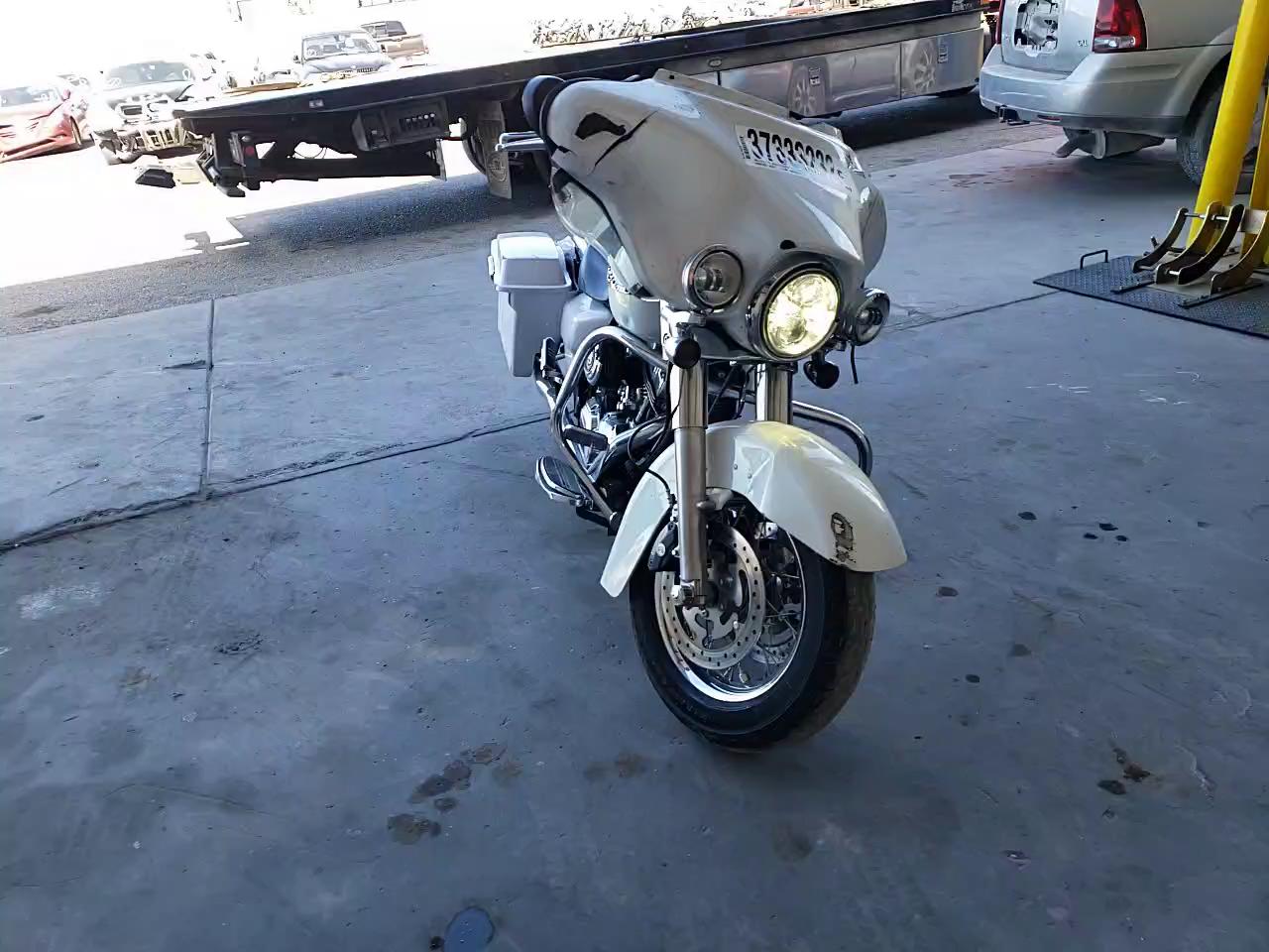 2008 HARLEY-DAVIDSON FLHX 1HD1KB4158Y691213