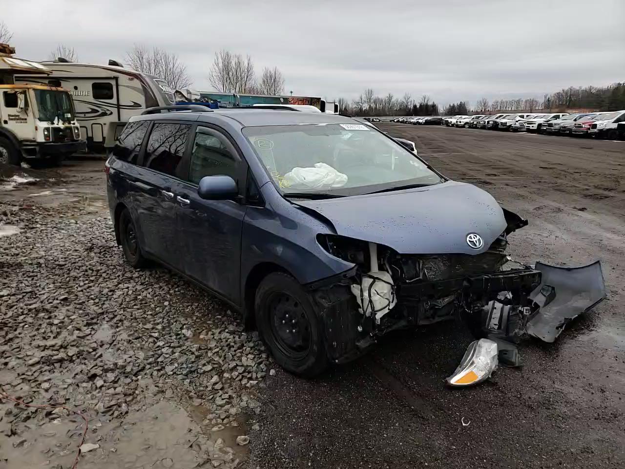2015 TOYOTA SIENNA LE 5TDKK3DC3FS554809