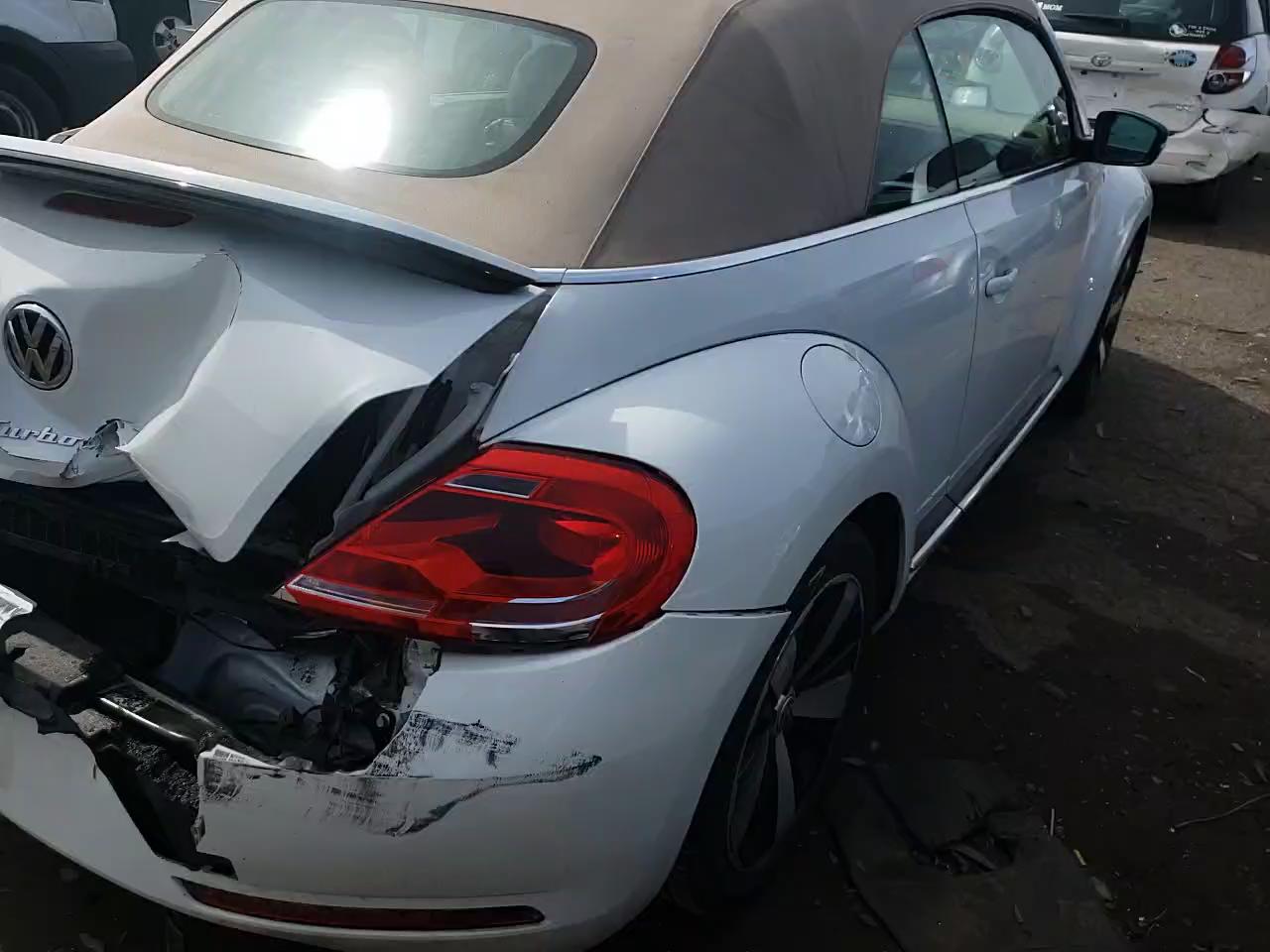 2015 VOLKSWAGEN BEETLE R-L 3VW7T7AT7FM816214