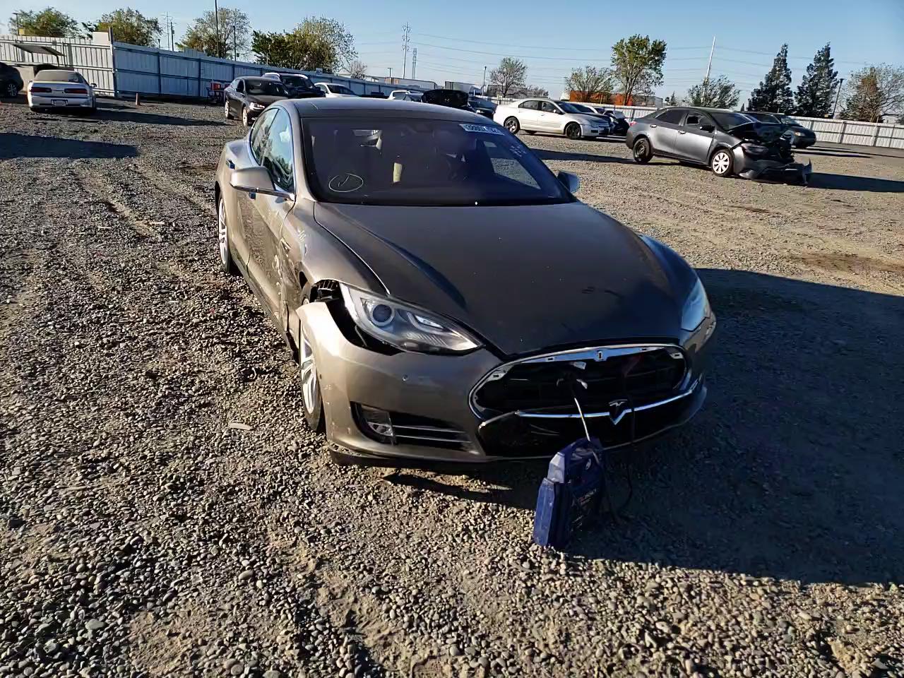 2015 TESLA MODEL S 70 5YJSA1S2XFF090097