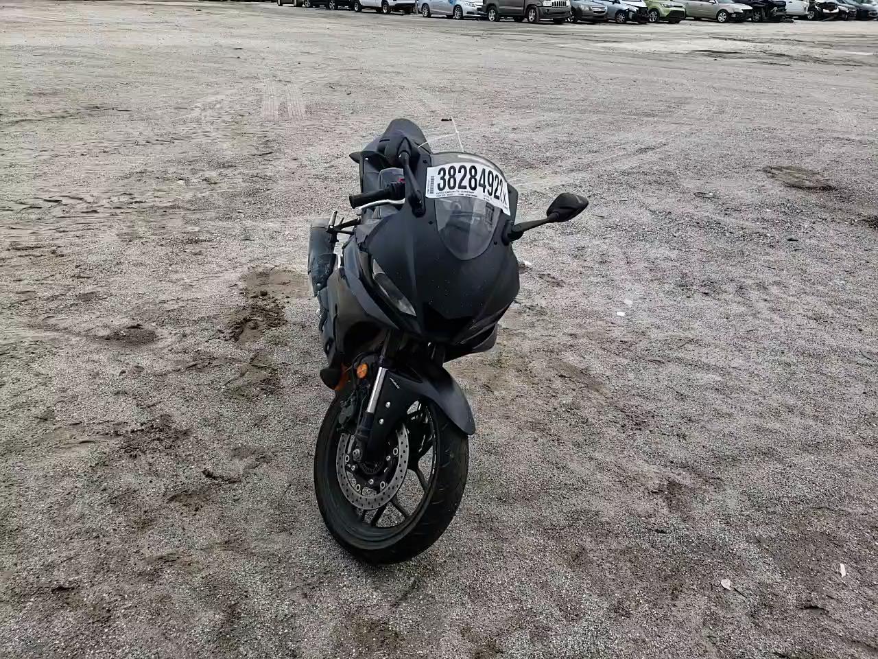 2021 YAMAHA YZFR3 A MH3RH18Y6MK005960