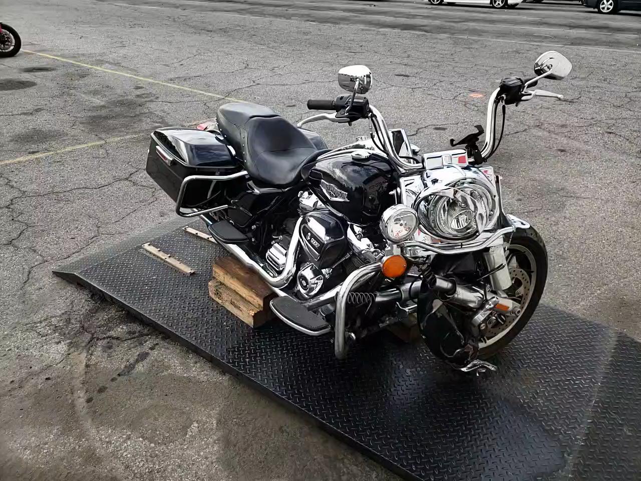 2019 HARLEY-DAVIDSON FLHR 1HD1FBC17KB655121