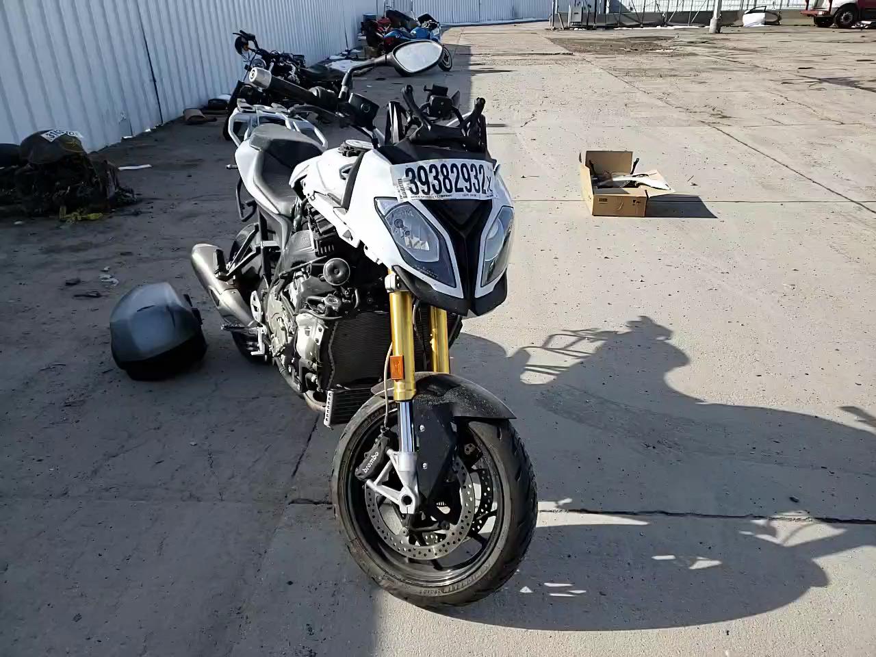 2016 BMW S 1000 XR WB10D1300GZ461918
