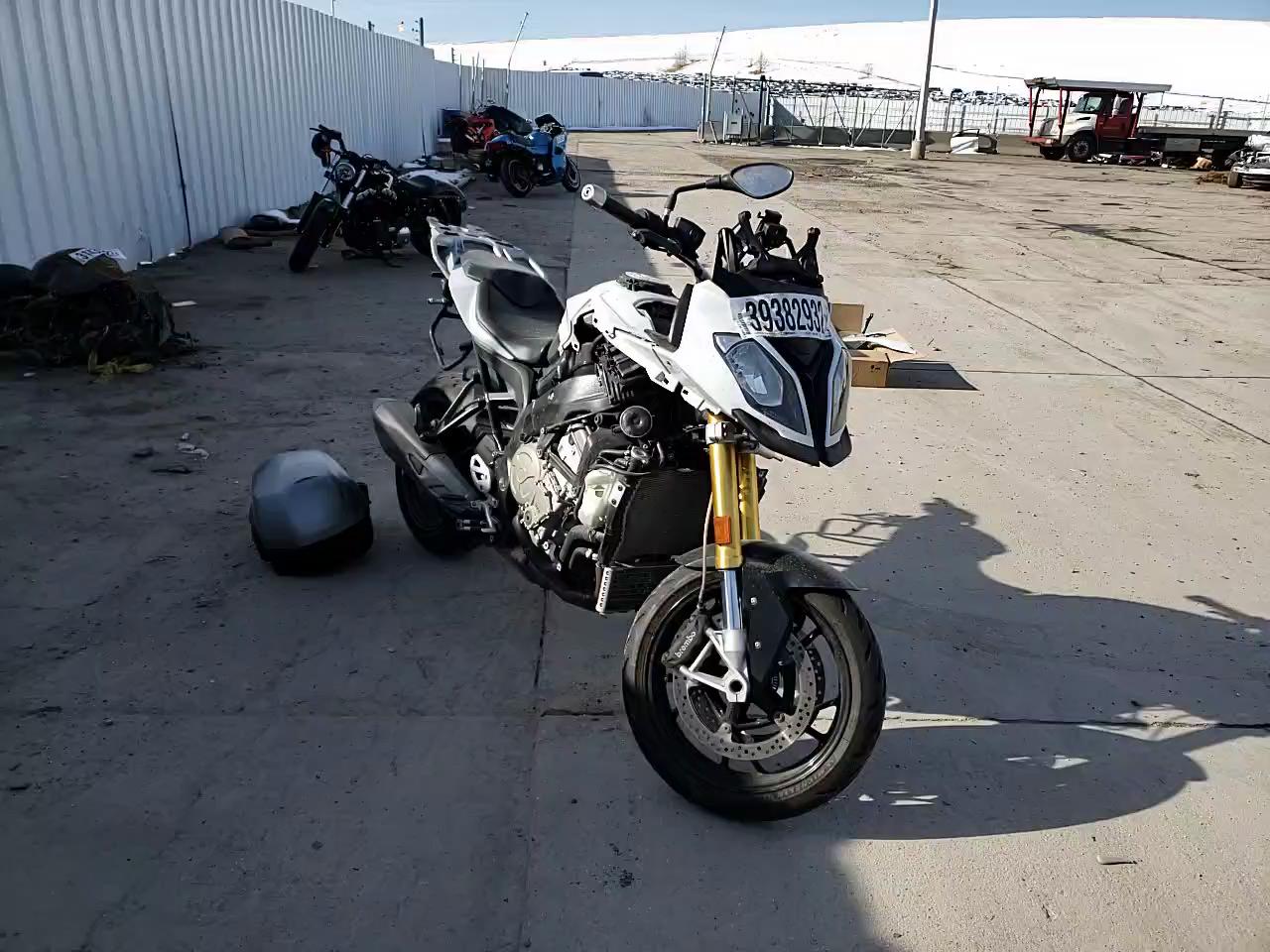 2016 BMW S 1000 XR WB10D1300GZ461918