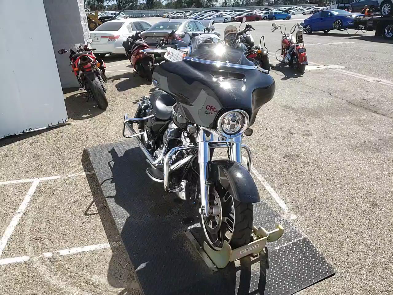 2019 HARLEY-DAVIDSON FLHX 1HD1KBC31KB670145