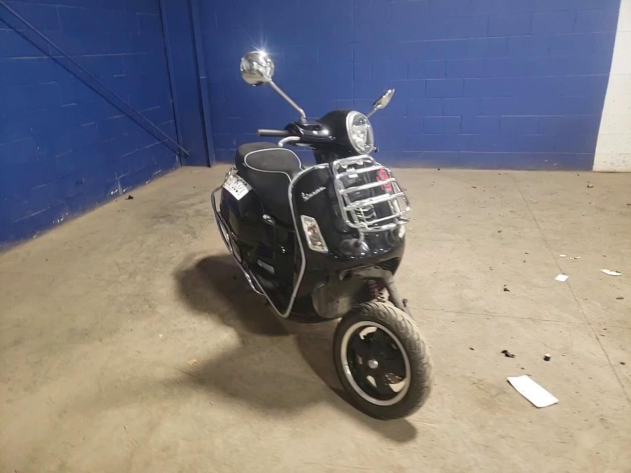 2017 VESPA GTS 300 SU ZAPM459L5H5101614