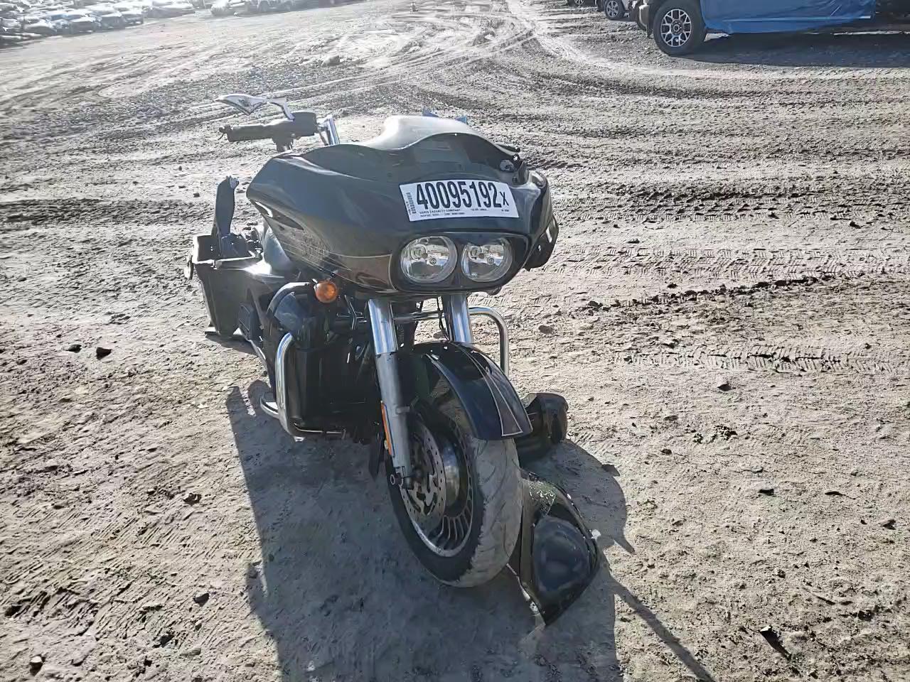 2011 HARLEY-DAVIDSON FLTRU 1HD1KGM11BB624289