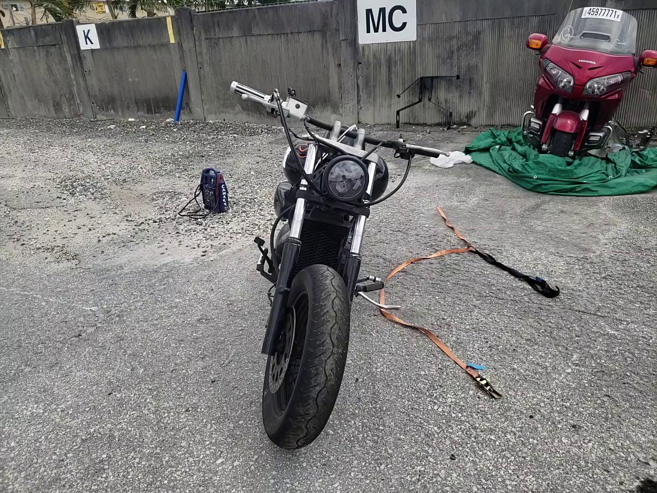 2000 SUZUKI VZ800 JS1VS53A9Y2101484