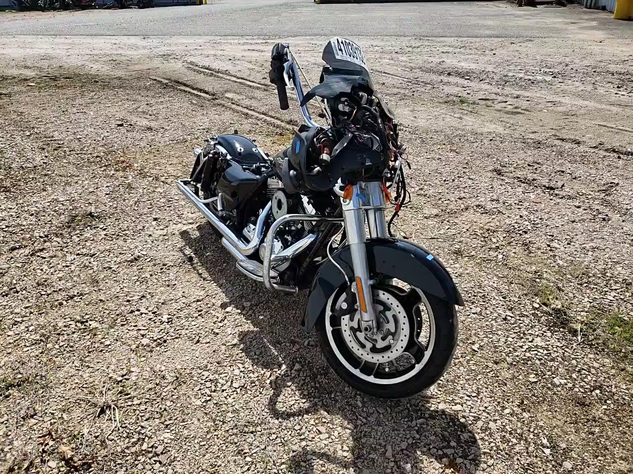 2011 HARLEY-DAVIDSON FLHX 1HD1KB417BB670003