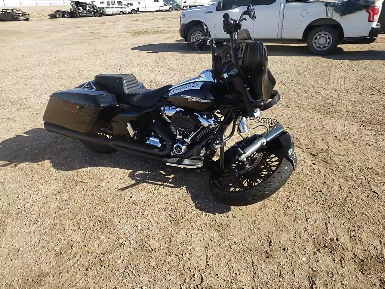 2018 HARLEY-DAVIDSON STREETGLID 1HD1KBC31JB653165