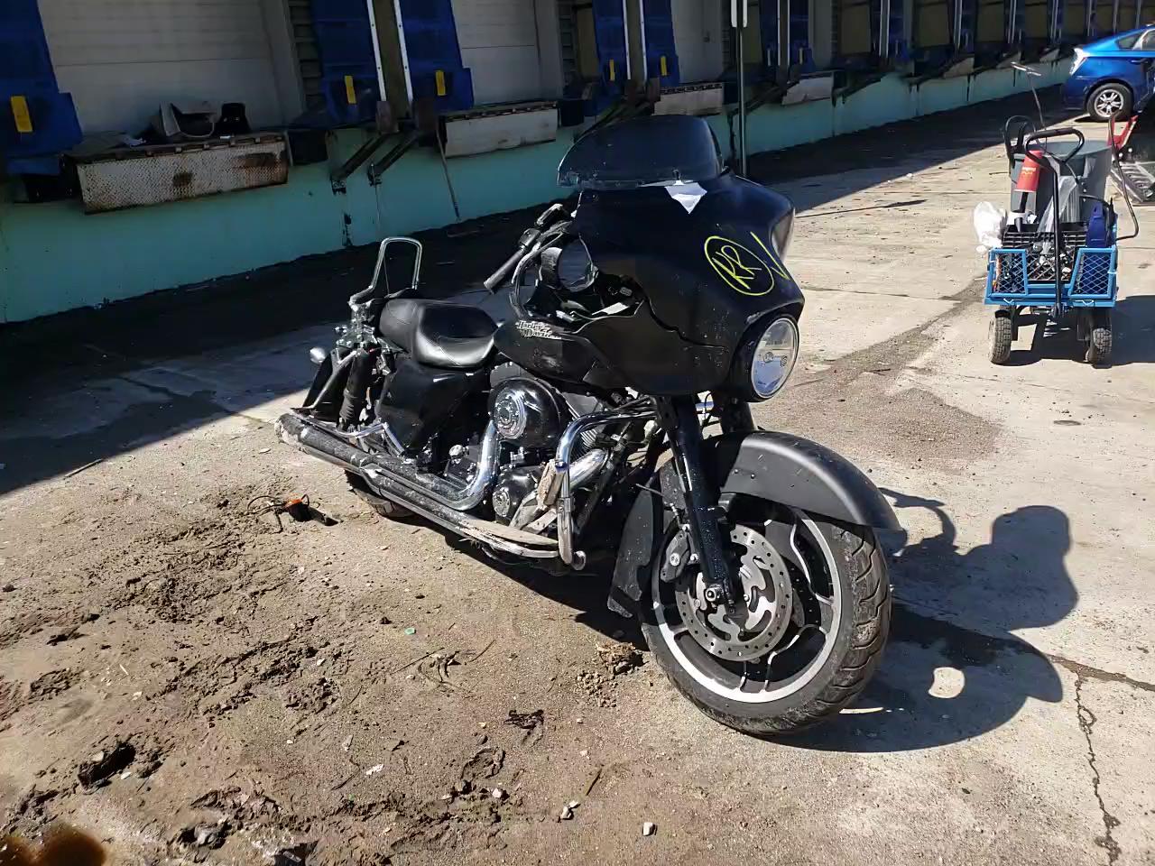 2011 HARLEY-DAVIDSON FLHX 1HD1KB419BB630716