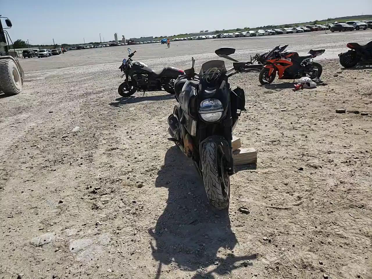 2011 DUCATI DIAVEL ZDM13BLW1BB001001