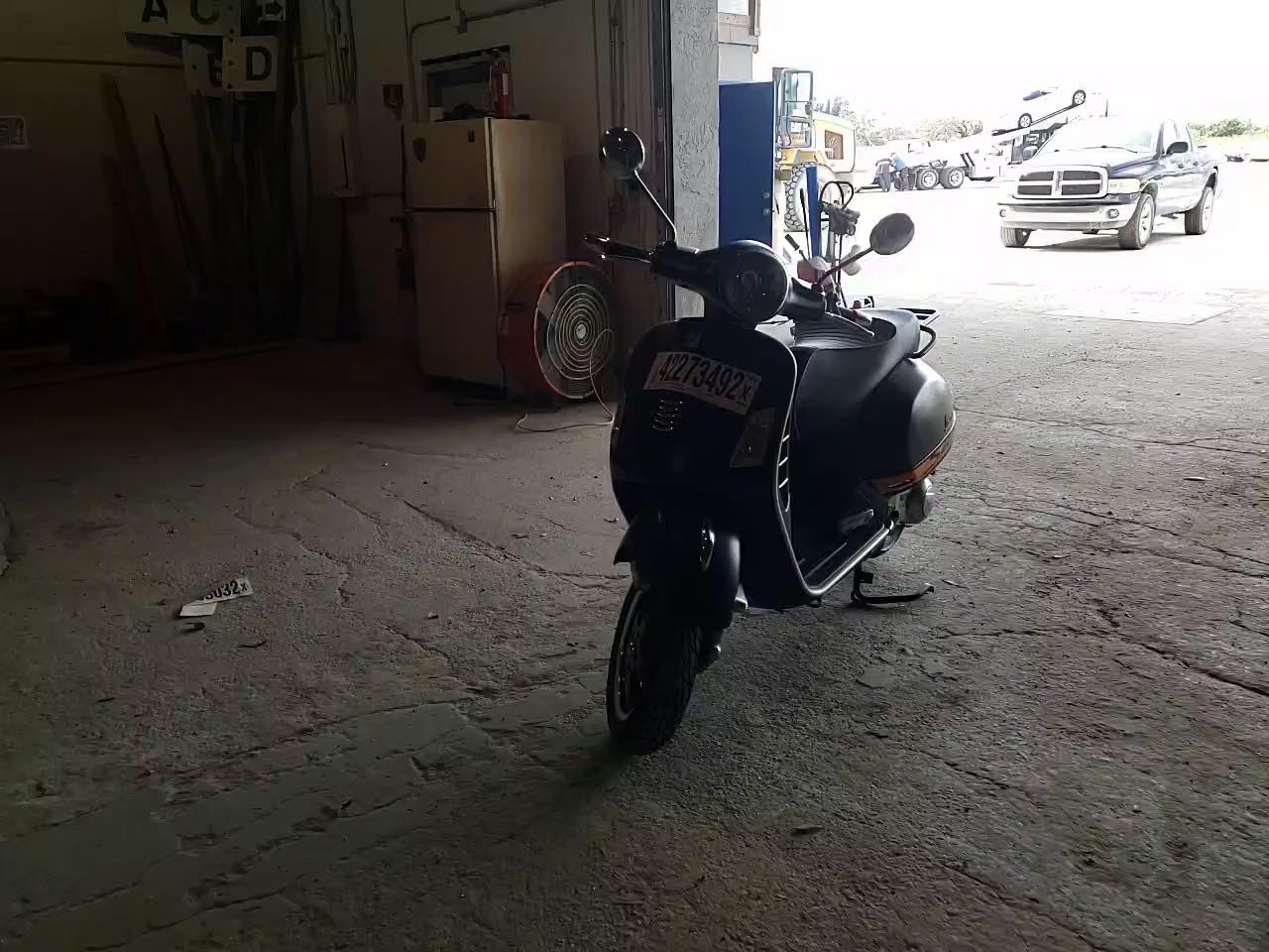 2015 VESPA GTS 300 SU ZAPM459L0F5100576